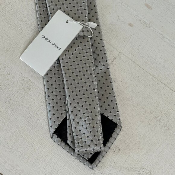 Giorgio Armani Silk Tie Gray Black Dot Pattern Made in Italy NWT - Picture 8 of 8